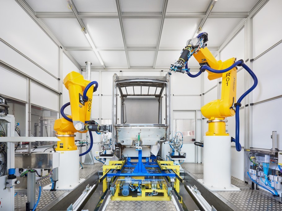 News Kabinenschleifen mit Robotern News Kabinenschleifen mit Robotern